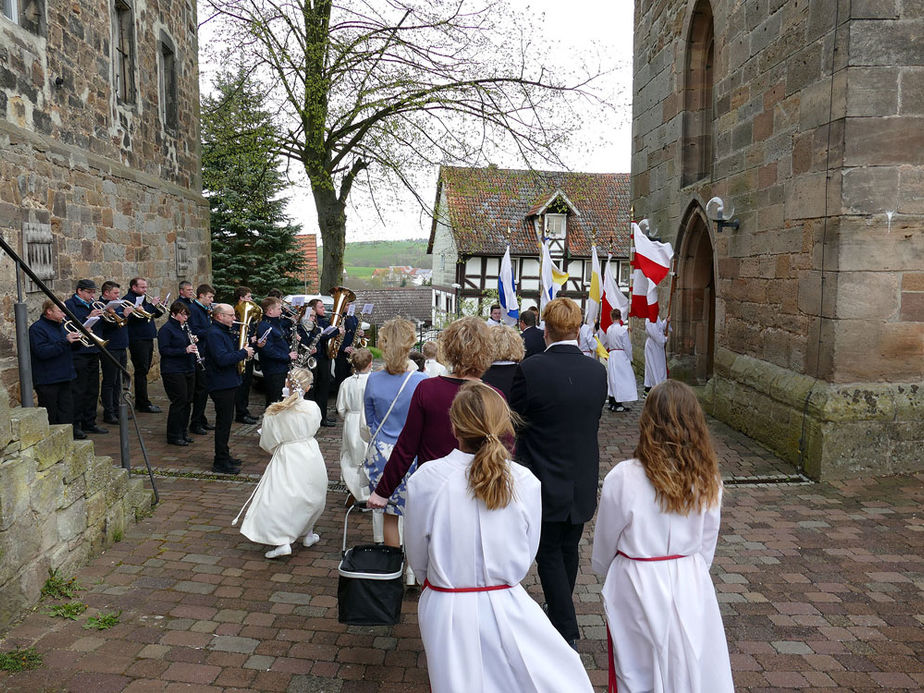 1. Heilige Kommunion in St. Crescentius (Foto: Karl-Franz Thiede)